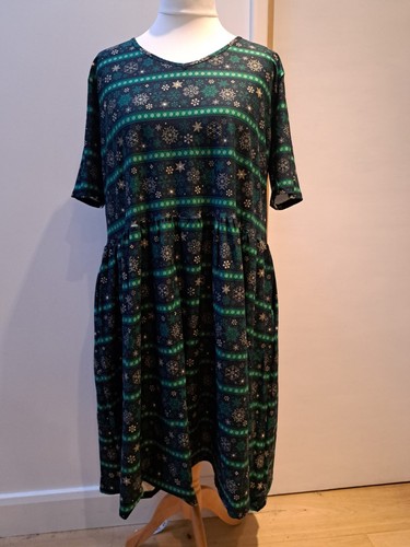 Snowflakes green tea dress - green,