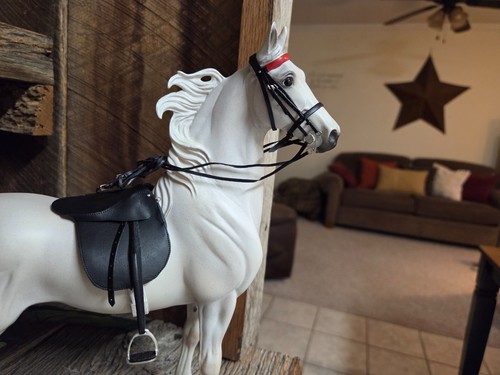 Breyer model horse - horse, saddleseat