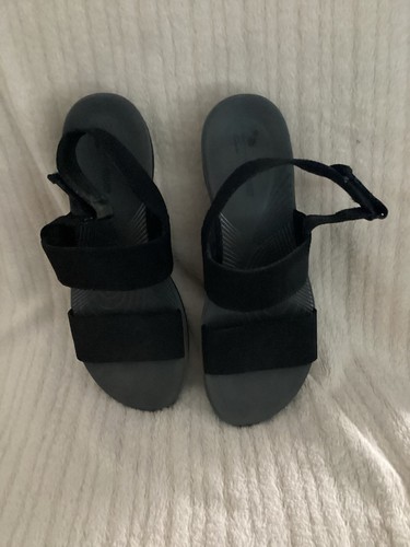 Ladies sandals size by - 7,