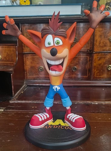 Crash bandicoot pvc statue - crash,