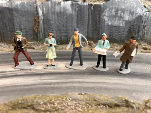 Painted spectators 1 32 - painted,