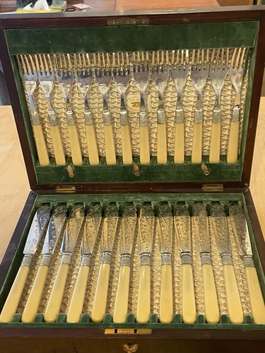 Silver plate fish knives and - plate,