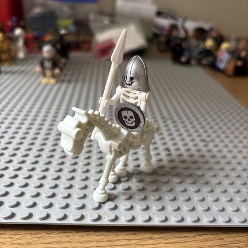 Lego castle minifigure - castle,