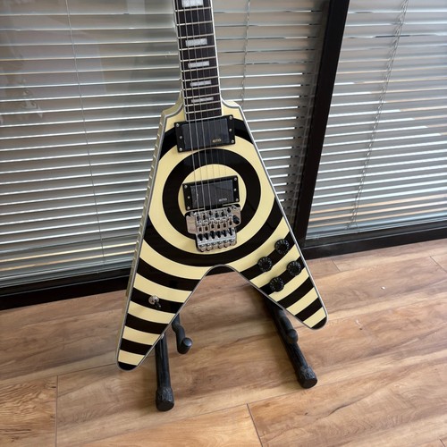 Flying electric guitar - electric,
