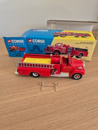 Corgi 52602 mack pumper fire - corgi, b