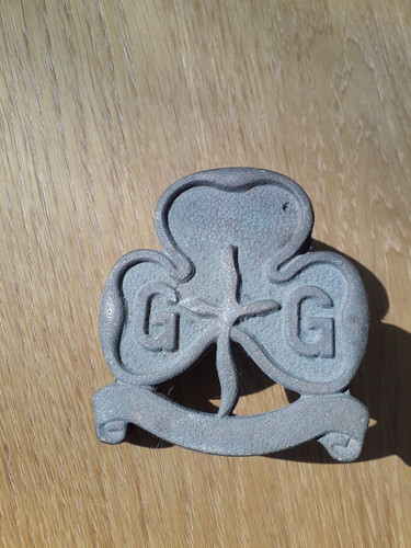 Flag finial girl - finial, guides