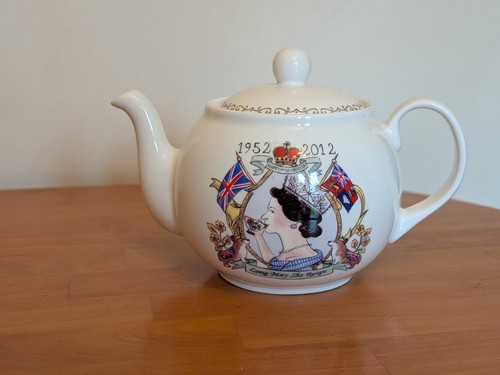 Queens jubilee tea - queens, pot