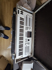 Yamaha Limited Edition MOTIF XF6 Keyboard Workstation with Hard Case
