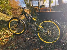 2015 YT CAPRA CF PRO (MEDIUM)