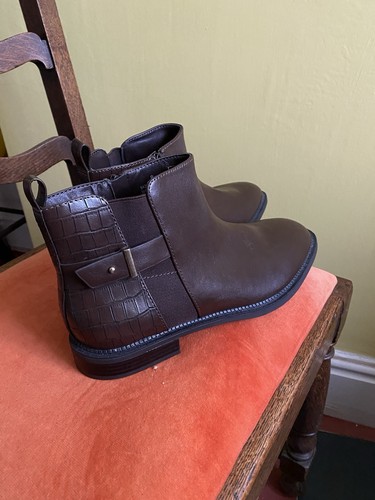 New brown chelsea boots - new,