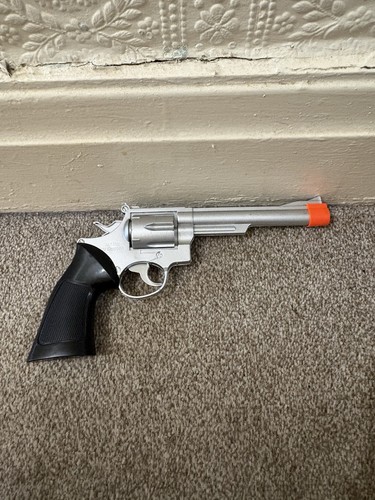 Silver plastic toy revolver - silver,