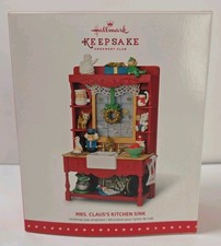 2015 Hallmark KOC Mrs. Claus's Kitchen Sink Red Member Exclusive 