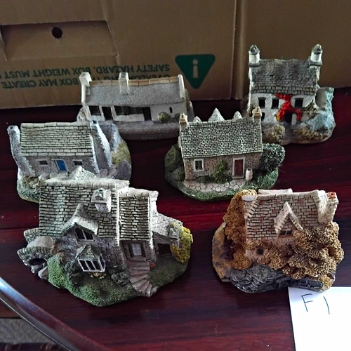 Lilliput lane hand painted - lane,