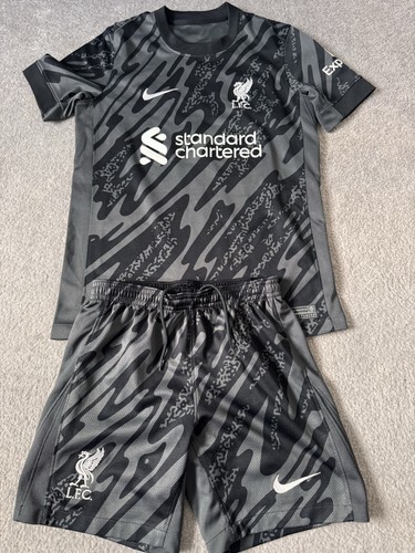 Liverpool kids football kit - football,