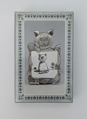 Metal cat and yarn wool - cat, photo