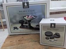 Natural Elements Traditional Balance Scales & Set Of 10 metric Weights
