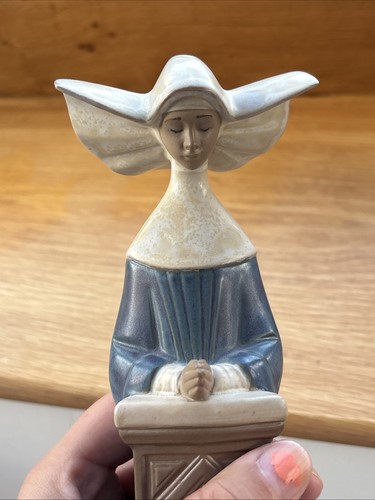 Lladro kneeling praying nun - lladro,