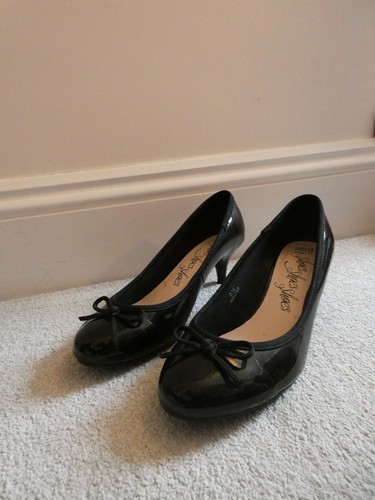 Black ballet style kitten - m&s,