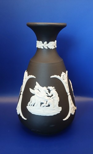 Black jasperware wedgwood - black,