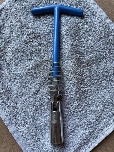 Unbranded spark plug - spark, remover