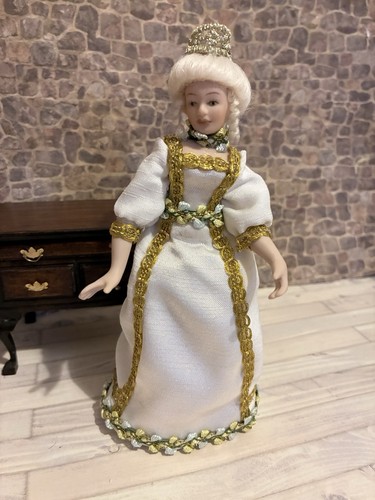 Dolls house scale - dolls,