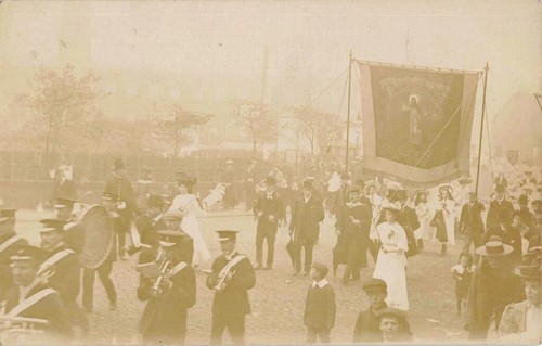 Religious parade thought to - parade,,