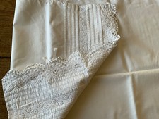 VINTAGE WHITE COTTON BRODERIE