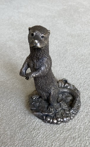 Stunning silver standing otter - standing,