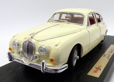 Maisto 1/18 Scale Model Car