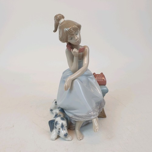Lladro figurine girl - figurine, on