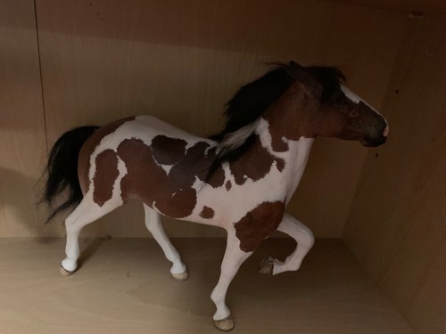 Artist resin horse - , to