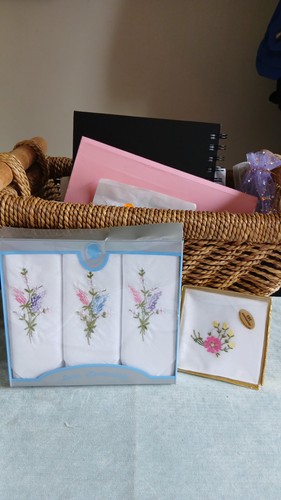 Vintage ladies hankerchiefs - hankerchiefs, x