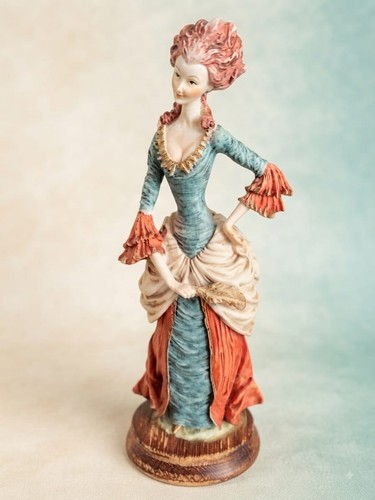 Vintagwe italian figurine - italian, by