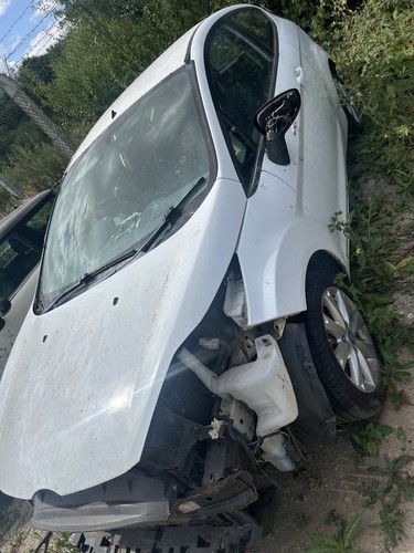 White fiesta ztec 3 door - white,