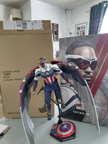 Hot toys captain america - hot,