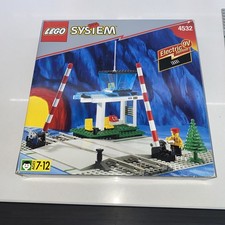 LEGO SYSTEM 4532  Manual Level Crossing / Train 9V / With Instructions and box 