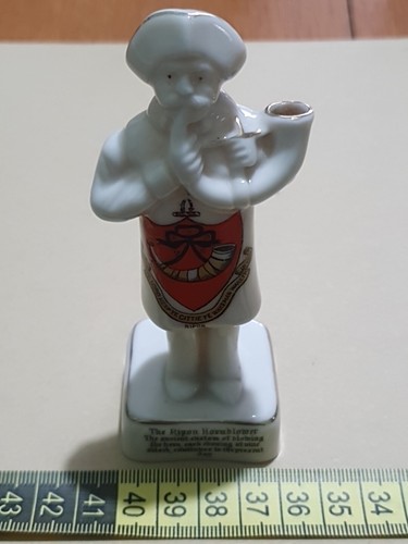 Crested ware carlton china - carlton,