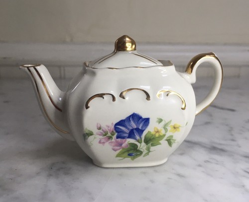 Vintage miniature sadler - miniature,