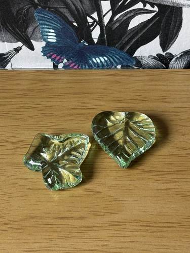 Green glass leaf - x,