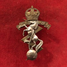 Vintage British Army Cap Badge