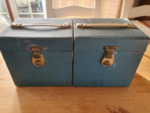 Vintage record carry - x2,