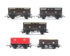 HORNBY 'OO' GAUGE RAKE OF 5