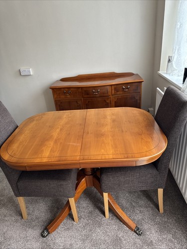 Classic oak dining table - , and