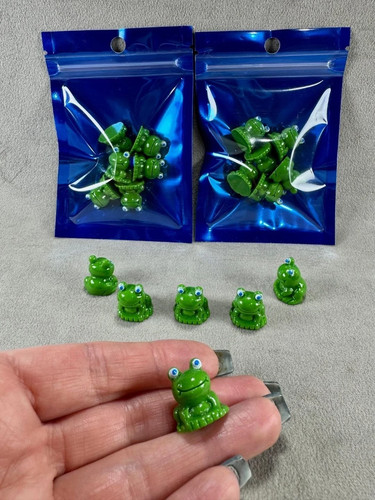 Pcs resin mini frogs - 10,