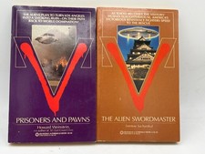V Prisoners and Pawns Howard Weinstein + The Alien Swordmaster Sucharitkul