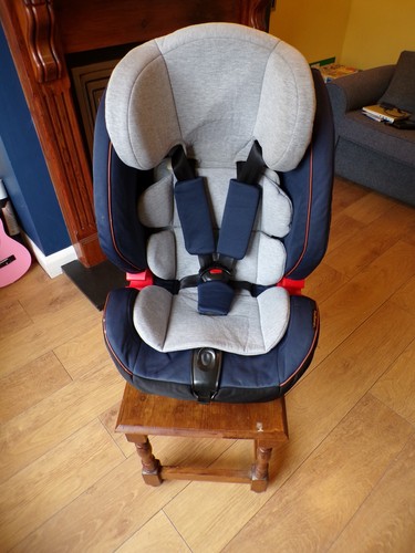 Halfords toddler car seat - car,
