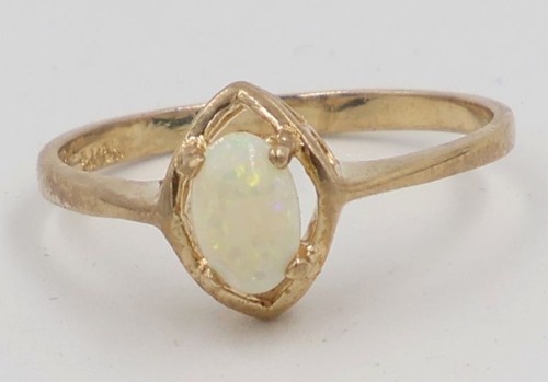 Opal ring 14kt yellow gold - opal, gold.