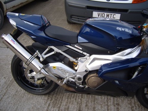 Aprilia rsv tuono 11 - aprilia,