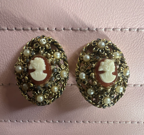 Vintage gold white cameo - gold,