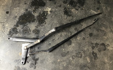 NISSAN TINO 2000-2005 PAIR OF FRONT WIPER ARMS ONLY